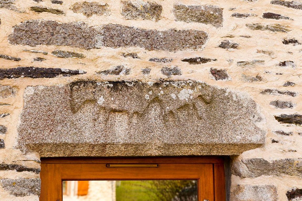 Stone Cottage With Modern Cosy Interior Near To Josselin Perfect Retreat For Writers Or Star Gazers Guégon Extérieur photo